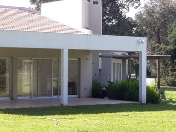 Casa en Venta - Las Praderas, Lujan