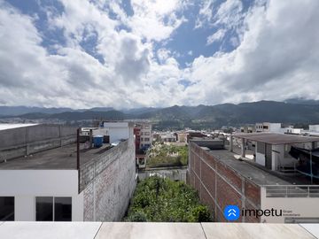 En venta casa rentera con local comercial y cuatro departamentos