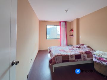 En venta casa rentera con local comercial y cuatro departamentos