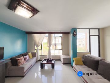 En venta casa rentera con local comercial y cuatro departamentos