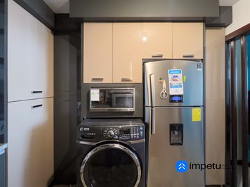 En venta casa rentera con local comercial y cuatro departamentos