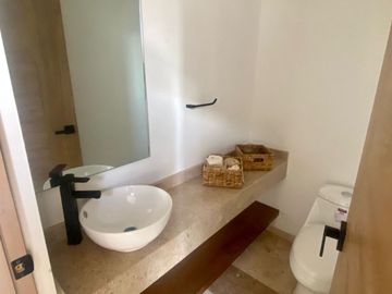 CASA EN VENTA DE 4 RECAMARAS , EN PRIVADA EN ZONA PEDREGALES