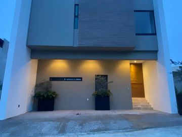 CASA EN VENTA DE 4 RECAMARAS , EN PRIVADA EN ZONA PEDREGALES