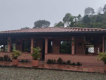 Venta hermosa Casa Finca, Sabaneta Copacabana, Antioquia.