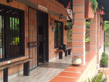 Venta hermosa Casa Finca, Sabaneta Copacabana, Antioquia.