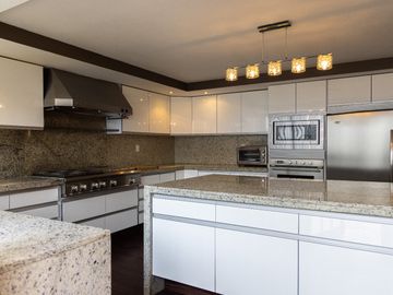 SE VENDE HERMOSA RESIDENCIA EN BARRIO SAN FRANCISCO
