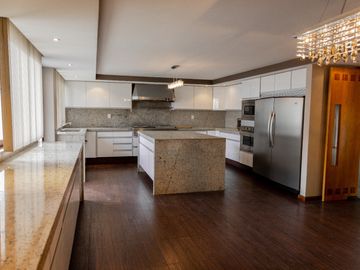 SE VENDE HERMOSA RESIDENCIA EN BARRIO SAN FRANCISCO