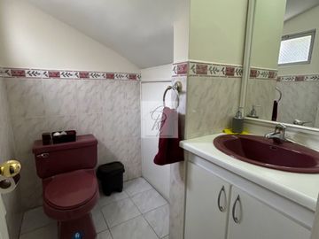 CASA EN VENTA CARCELÉN, SECTOR COLEGIO EINSTEIN, 4 DORMITORIOS