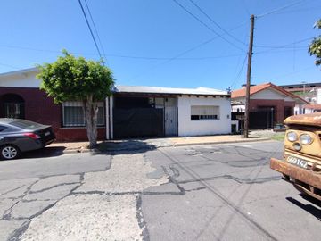 Castelar - Venta - Casa 3 Ambientes