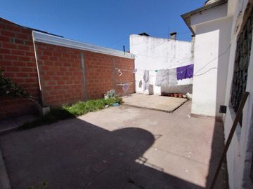 Castelar - Venta - Casa 3 Ambientes