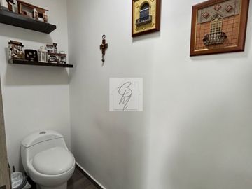 CASA EN VENTA LOS CHILLOS, AV. ILALO 3 DORMITORIOS