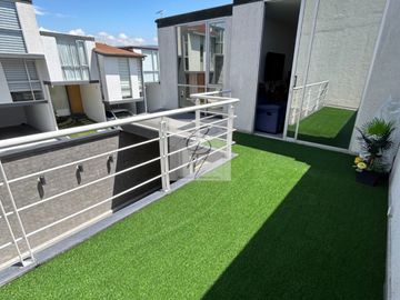 CASA EN VENTA LOS CHILLOS, AV. ILALO 3 DORMITORIOS