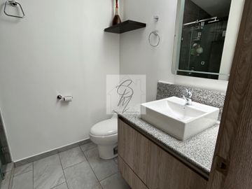 CASA EN VENTA LOS CHILLOS, AV. ILALO 3 DORMITORIOS
