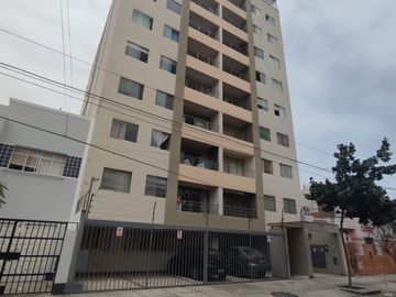 Alquiler De Moderno Departamento Con Vista Panorámica A La Ciudad En Magdalena