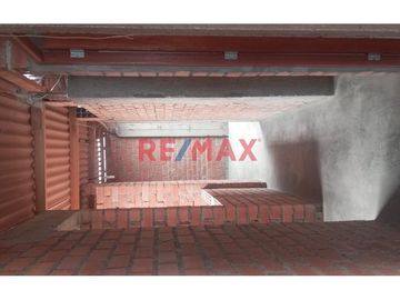 VENDO CASA  02 PISOS AT 160M2  AC 236M2 OPORTUNIDAD  SMP