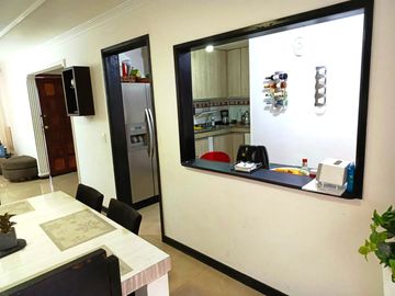 SE VENDE HERMOSA CASA 3 NIVELES, UNIDAD CIUDADELA DEL RIO, BARRIO MELENDEZ