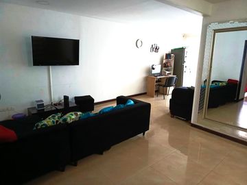 SE VENDE HERMOSA CASA 3 NIVELES, UNIDAD CIUDADELA DEL RIO, BARRIO MELENDEZ