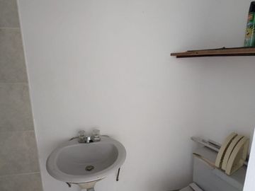 CASA DE VENTA 4 DORMITORIOS TUMBACO SECTOR SANTA ROSA