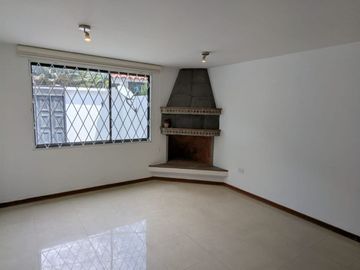 CASA DE VENTA 4 DORMITORIOS TUMBACO SECTOR SANTA ROSA
