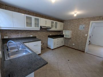 CASA DE VENTA 4 DORMITORIOS TUMBACO SECTOR SANTA ROSA