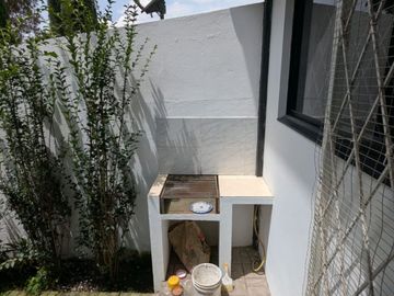 CASA DE VENTA 4 DORMITORIOS TUMBACO SECTOR SANTA ROSA