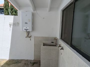 CASA DE VENTA 4 DORMITORIOS TUMBACO SECTOR SANTA ROSA