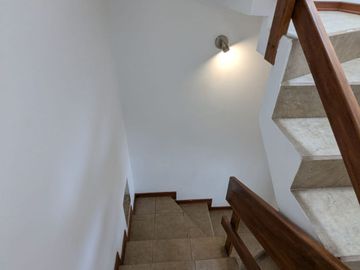 CASA DE VENTA 4 DORMITORIOS TUMBACO SECTOR SANTA ROSA