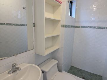CASA DE VENTA 4 DORMITORIOS TUMBACO SECTOR SANTA ROSA