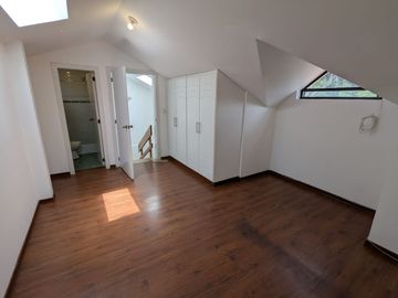 CASA DE VENTA 4 DORMITORIOS TUMBACO SECTOR SANTA ROSA