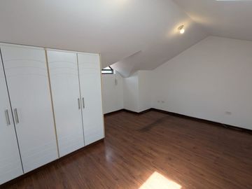 CASA DE VENTA 4 DORMITORIOS TUMBACO SECTOR SANTA ROSA