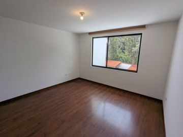 CASA DE VENTA 4 DORMITORIOS TUMBACO SECTOR SANTA ROSA