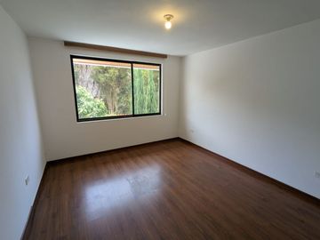 CASA DE VENTA 4 DORMITORIOS TUMBACO SECTOR SANTA ROSA