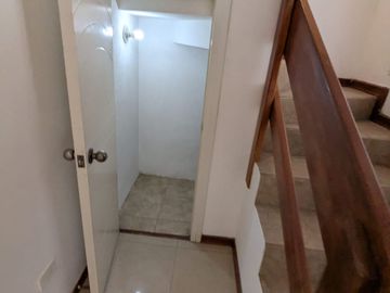 CASA DE VENTA 4 DORMITORIOS TUMBACO SECTOR SANTA ROSA