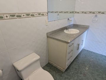 CASA DE VENTA 4 DORMITORIOS TUMBACO SECTOR SANTA ROSA