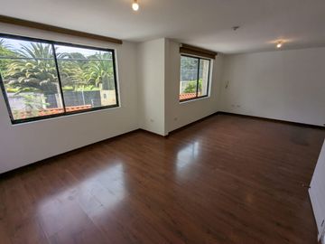 CASA DE VENTA 4 DORMITORIOS TUMBACO SECTOR SANTA ROSA