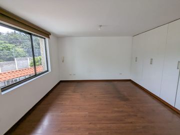 CASA DE VENTA 4 DORMITORIOS TUMBACO SECTOR SANTA ROSA