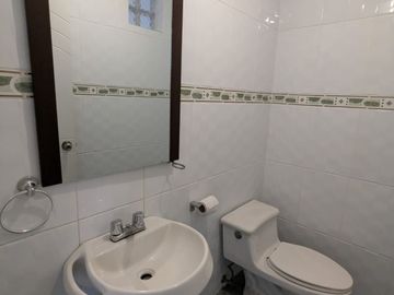 CASA DE VENTA 4 DORMITORIOS TUMBACO SECTOR SANTA ROSA