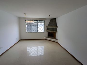 CASA DE VENTA 4 DORMITORIOS TUMBACO SECTOR SANTA ROSA