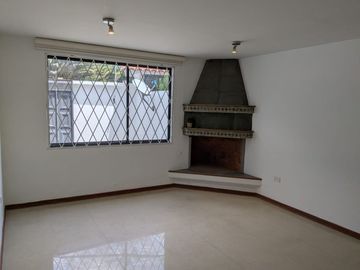 CASA DE VENTA 4 DORMITORIOS TUMBACO SECTOR SANTA ROSA