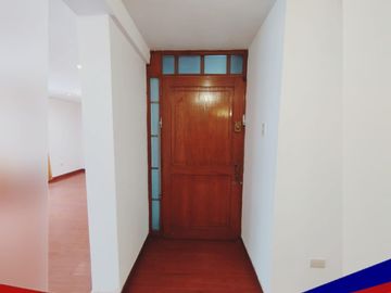AMPLIO Y LUJOSO DEPARTAMENTO EN RESIDENCIAL HUANCARO