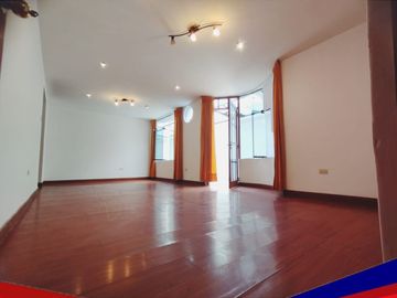 AMPLIO Y LUJOSO DEPARTAMENTO EN RESIDENCIAL HUANCARO
