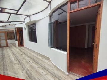 AMPLIO Y LUJOSO DEPARTAMENTO EN RESIDENCIAL HUANCARO