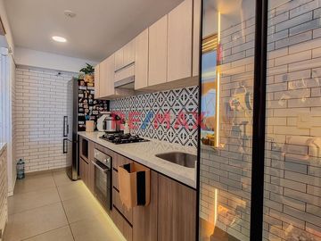 Venta De Elegante Departamento Remodelado Con Diseño Moderno Y Acabados De Alta Calidad En San Miguel