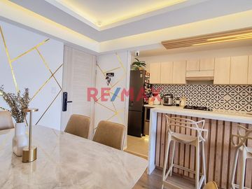 Venta De Elegante Departamento Remodelado Con Diseño Moderno Y Acabados De Alta Calidad En San Miguel