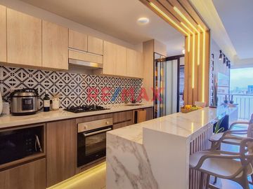 Venta De Elegante Departamento Remodelado Con Diseño Moderno Y Acabados De Alta Calidad En San Miguel