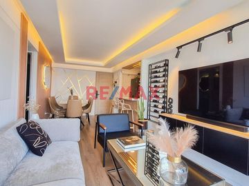 Venta De Elegante Departamento Remodelado Con Diseño Moderno Y Acabados De Alta Calidad En San Miguel