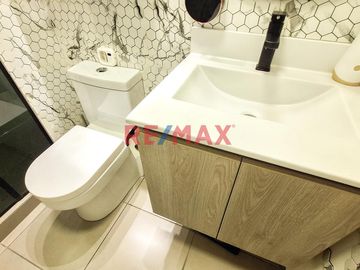 Venta De Elegante Departamento Remodelado Con Diseño Moderno Y Acabados De Alta Calidad En San Miguel