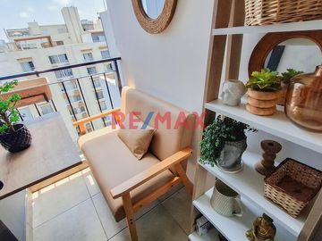 Venta De Elegante Departamento Remodelado Con Diseño Moderno Y Acabados De Alta Calidad En San Miguel