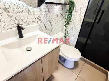 Venta De Elegante Departamento Remodelado Con Diseño Moderno Y Acabados De Alta Calidad En San Miguel