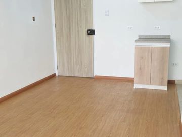 SE ALQUILA DEPARTAMENTO DE ESTRENO EN COMAS